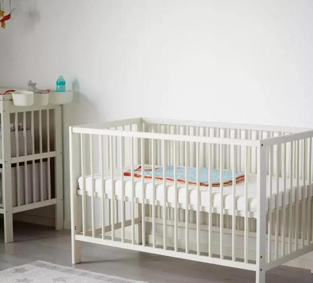 新生儿睡眠方式选择 母婴同床还是婴儿床更安全