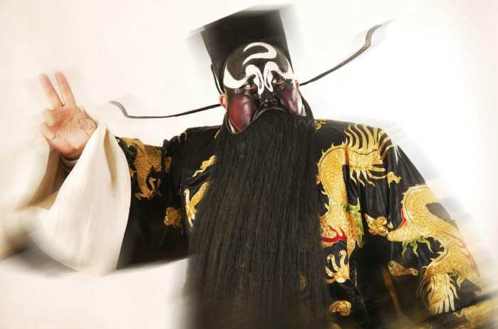 安徽老人自称包拯后裔，拿出龙头铡为证，并称:包公后裔从不爱财