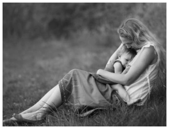 深夜草丛里窸窸窣窣,男子拨开一开,内心欢喜满