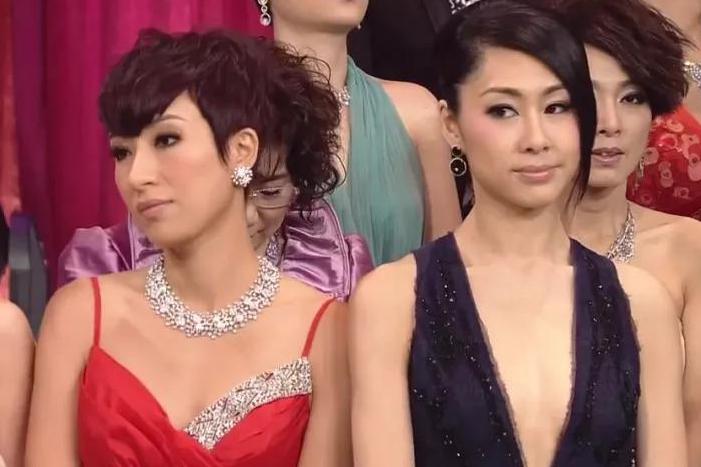 杨怡和胡定欣的恩怨情仇,原来不是一个站位就