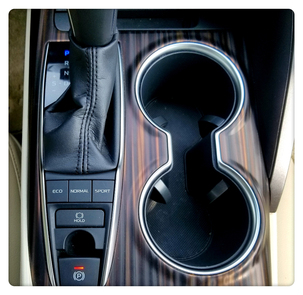 丰田式“运动”试驾八代凯美瑞