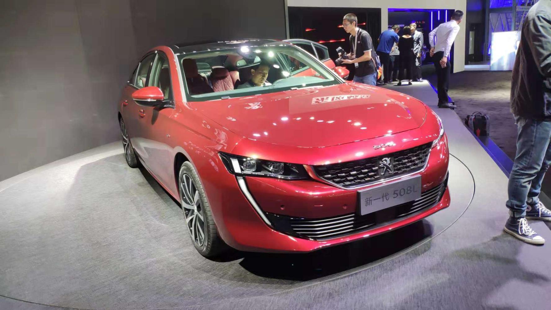 车展实拍全新一代东风标致508l,轴距加长却没有了无框车门