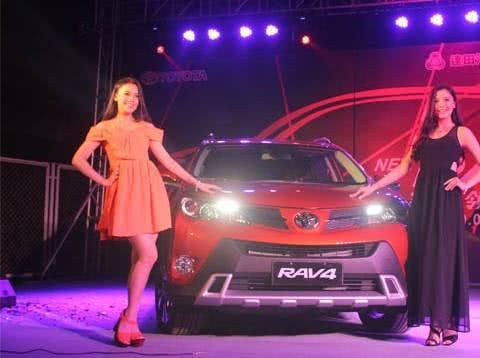 全新RAV4登场，外观霸气不输路虎，与凯美瑞同台打造