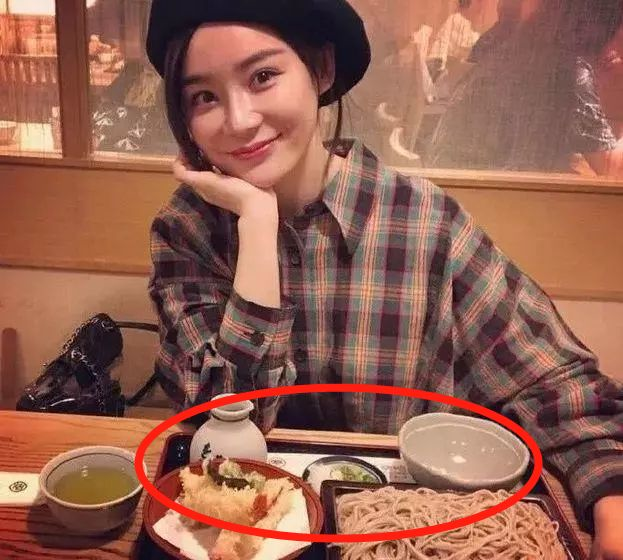 暧昧过一圈男星后,袁姗姗的正牌男友居然是爆炸头赵英俊!?