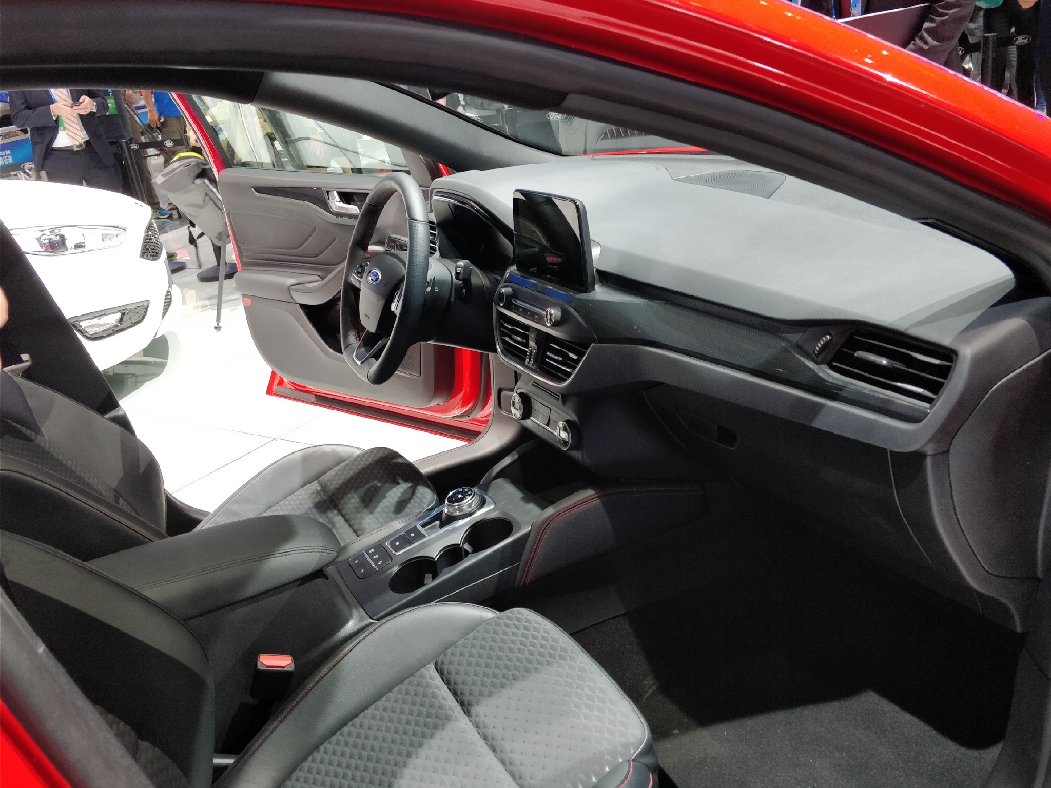 新福克斯 ST-line亮相