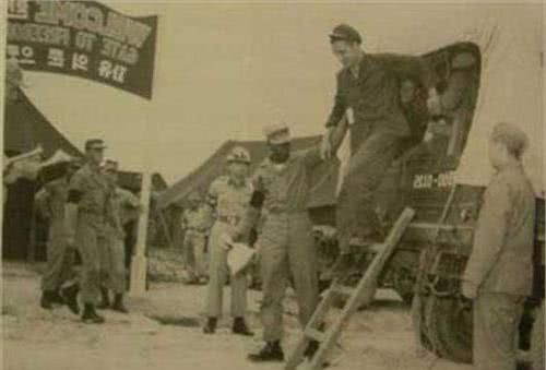 84岁老人受不公待遇近30年,逝世后另一个身份