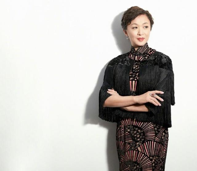 51岁金星与外籍老公复婚!复古结婚照曝光,网友