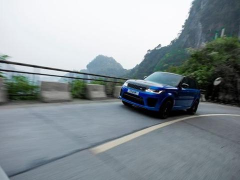 不可思议！在天门山盘山路上，路虎揽胜竟然比超跑还快