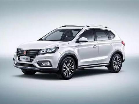 安全带反倒成凶器？ 荣威ERX5车主40km/h追尾公交受重伤