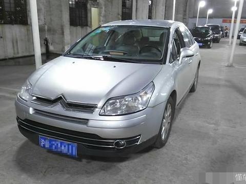 雪铁龙最失败的轿车，沦落到拆件卖，被帕萨特狂虐