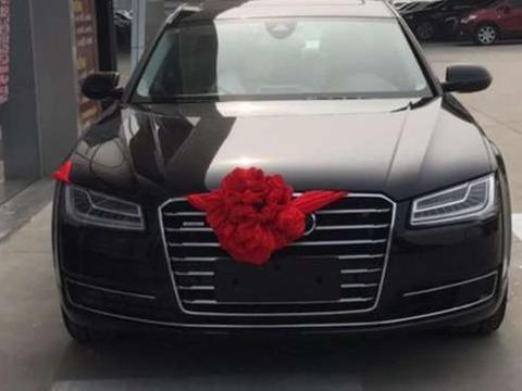 79万买辆奥迪A8L, 听到报价时父亲嫌贵, 看到内饰后称赞非常高端