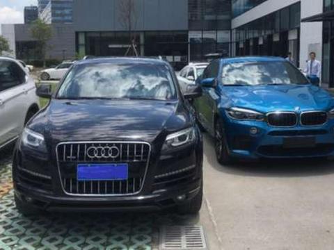 开奥迪Q7提车236万元宝马X6M, 提车现场第三把车钥匙说明了很多