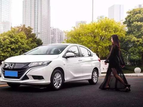 90 后小美女出镜还带萌宠 来场和竞瑞不一般的约会