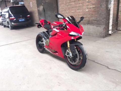 30万摩托车被思域撞了，车主以为是“地平线”，准备给几百了事！