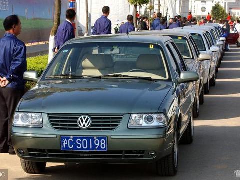 车越来越不值钱了, 宝马奔驰奥迪忍痛打响价格战, 最高优惠近10万