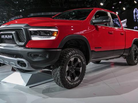 Ram道奇的信息娱乐触摸屏又翻了一倍，有一个的12.0英寸屏幕