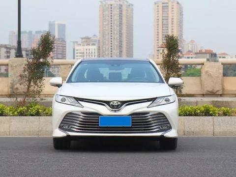 80后车主试驾全新凯美瑞：这4个改变让我想刷卡