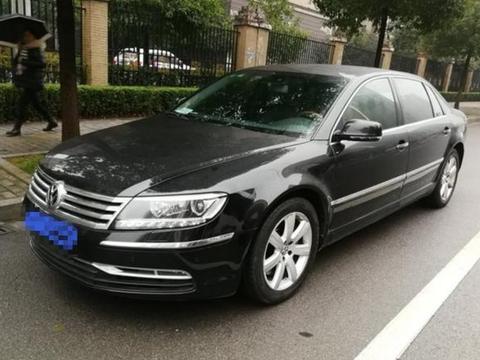 周末有幸帮老板开车，开了他的百万辉腾后终于明白了何为低调豪华