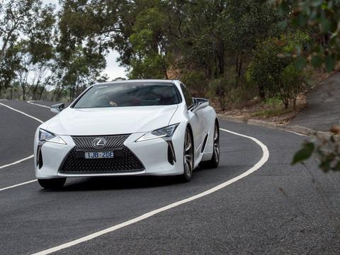 想象一下你理想的旅行：雷克萨斯LC500在大洋路，难得一见