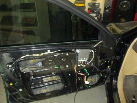 丰田皇冠汽车音响改装升级 让好音质常伴左右 潍坊成功音响改装