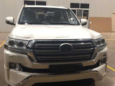 陆巡V8 5.7顶配VXR到港实拍, 售价120W与路虎揽胜运动版竞争