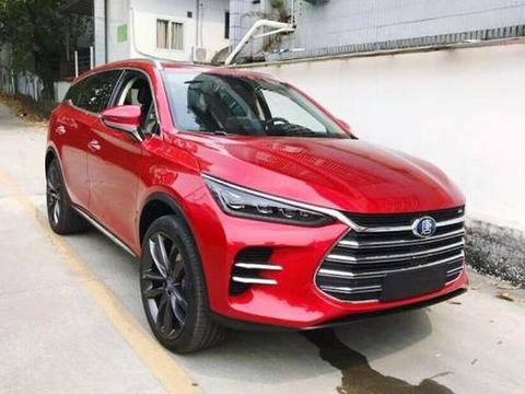 比亚迪发威了，最美SUV车头龙脸配汉字车标，车尾15个字母标