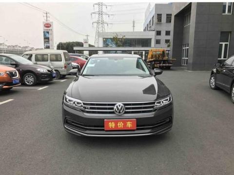 福建商人花46万买辆大众辉昂特价车，交车现场朋友们却忍不住笑了