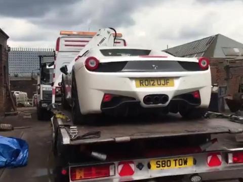 法拉利敞篷458进水，车主带着车子去报废！网友：不要给我啊