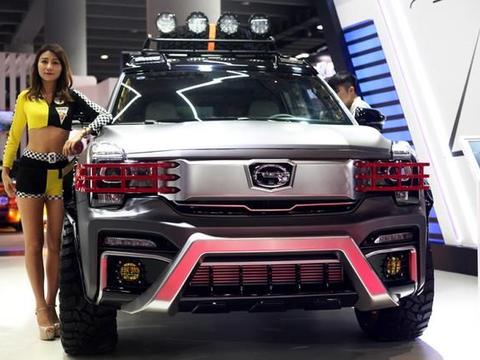 只卖18万的霸气国产SUV，车灯能晃瞎奥迪，路虎都不敢靠近它