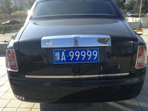 女司机开长安电动车，套牌800多万的劳斯莱斯幻影而且还是99999。