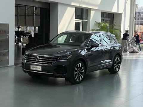 首台全新途锐到店，外观媲美奥迪Q7配15寸超大屏，还买啥卡宴？