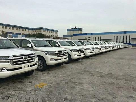 18款中东酷路泽4000 沙漠野区霸主实力硬派高端越野SUV