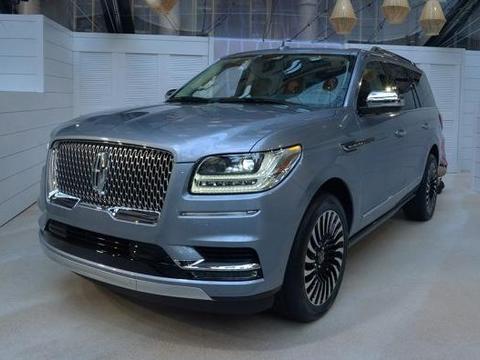 揽胜地位难保,这车超5米2,上车自动弹出楼梯,轮圈堪比飞机涡轮机