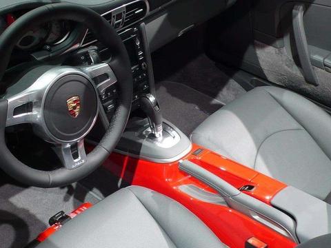 保时捷放大招，与梅赛德斯争当“安全车一哥”？