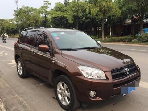 落地价21万，现在只需12万，丰田发动机，后排放倒能当“床”