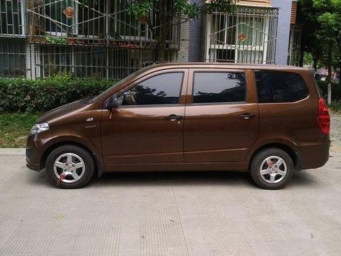 送给爸爸的礼物，五菱宏光2015款1.5L S基本型，给他十足商务范