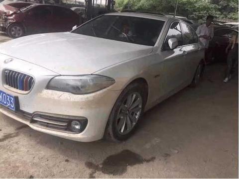 才开两年的宝马5系7万块卖给车贩子，接过钱时心情拔凉拔凉的