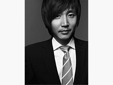 实力不输陈冠希，曾和高圆圆瞿颖相恋，今49岁开跑车出行仍单身！