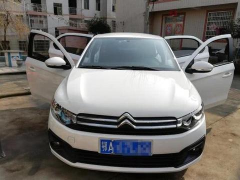 七万块买自动挡，让大众桑塔纳汗颜，合资车身份＋液晶显示屏