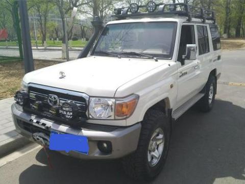 老板花58万元买辆手动挡丰田兰德酷路泽，员工：贫穷限制了想象