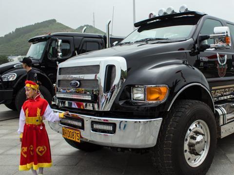 开车先上“二楼”，加一箱油5000块，猛禽在它面前就是玩具