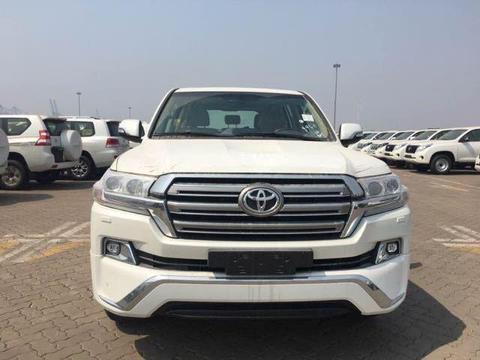 18款丰田酷路泽4600中东版搭载V的发动机 穿梭荒野必备神器