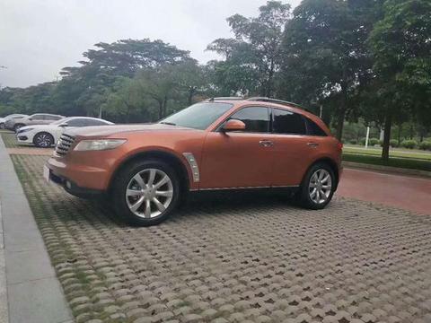 这款豪华SUV英菲尼迪FX35，售价8万，性能很好实用性高！