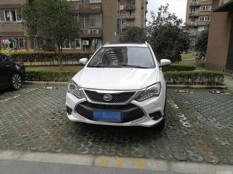 小伙27万提比亚迪唐，车主老婆：真不如加几万买长城WEY P8