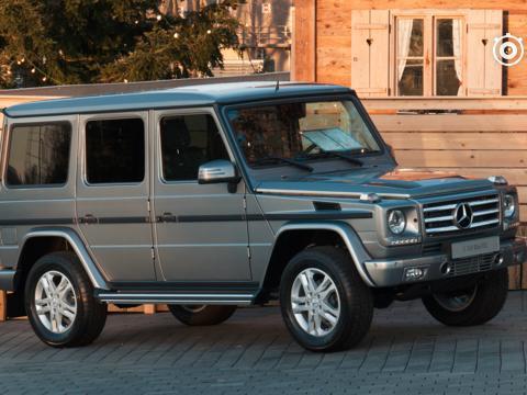 它是全地形越野硬派SUV，越野能力完胜路虎揽胜