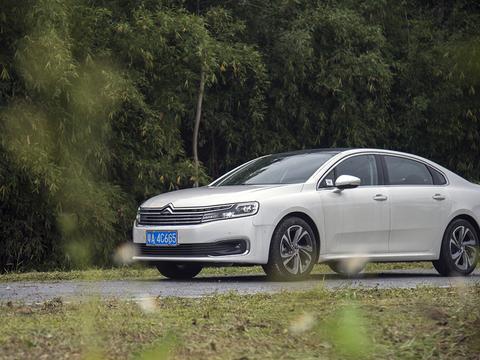 比帕萨特还豪华，轴距2米9的中型车18.99万起，你真不想买？