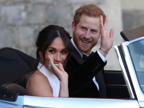 521还在晒红包？哈里王子已经开上60年代电动车接媳妇