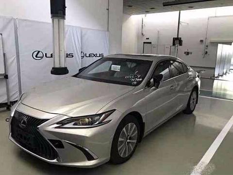 日系豪华品牌全新ES实拍！能否撼动BBA领头羊位置？