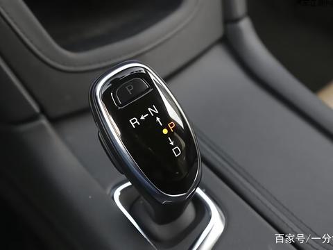 2.0T+9AT，全景天窗+真皮座椅，这豪华SUV一降就是4万！