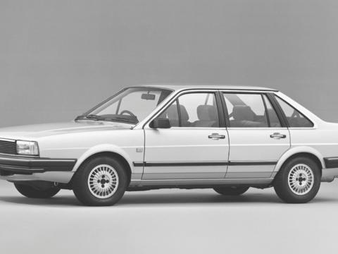 年代的神车桑塔纳，由德国进口零件组装，34过去了如今仅存一辆